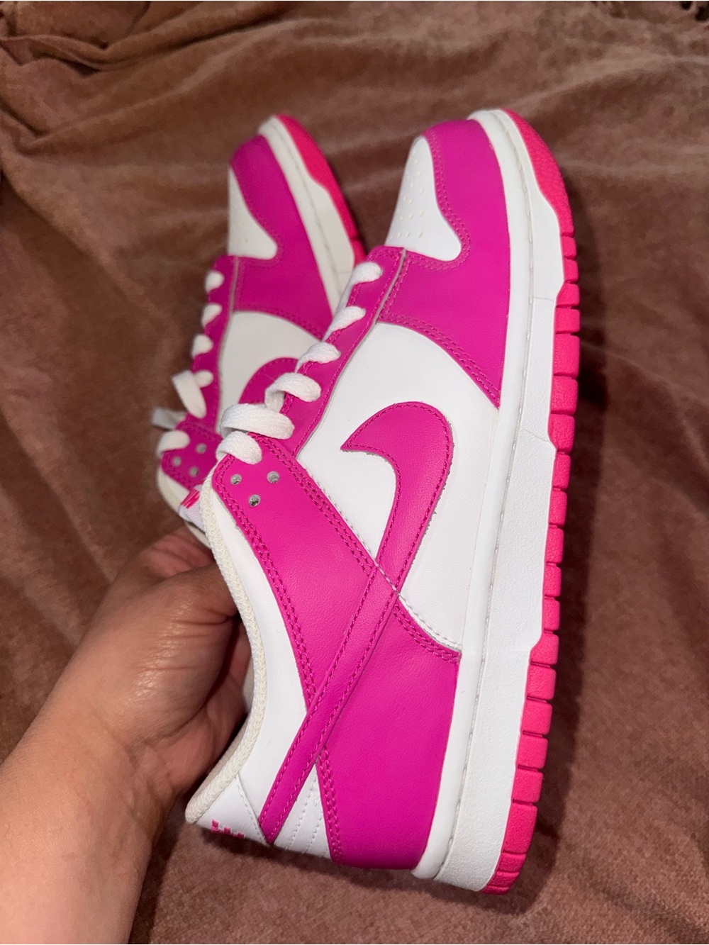 Youth Nike laser Fuchsia low dunk sneakers